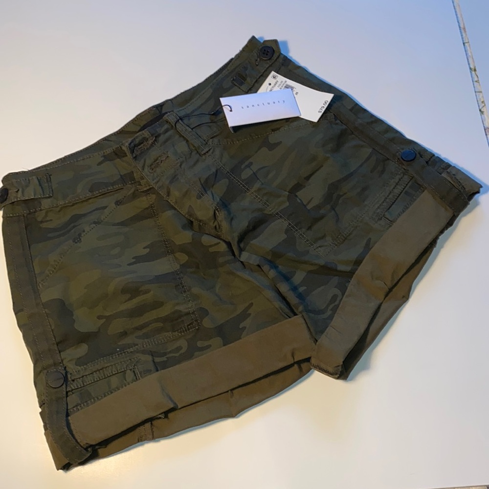 Sanctuary Camo shorts size 26 NWT